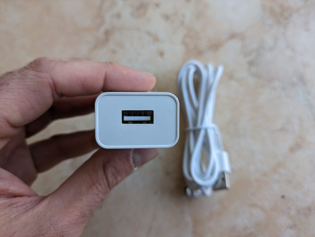 USB-Typ-A-Anschluss des Netzadapters der HiKam Q8 Überwachungskamera
