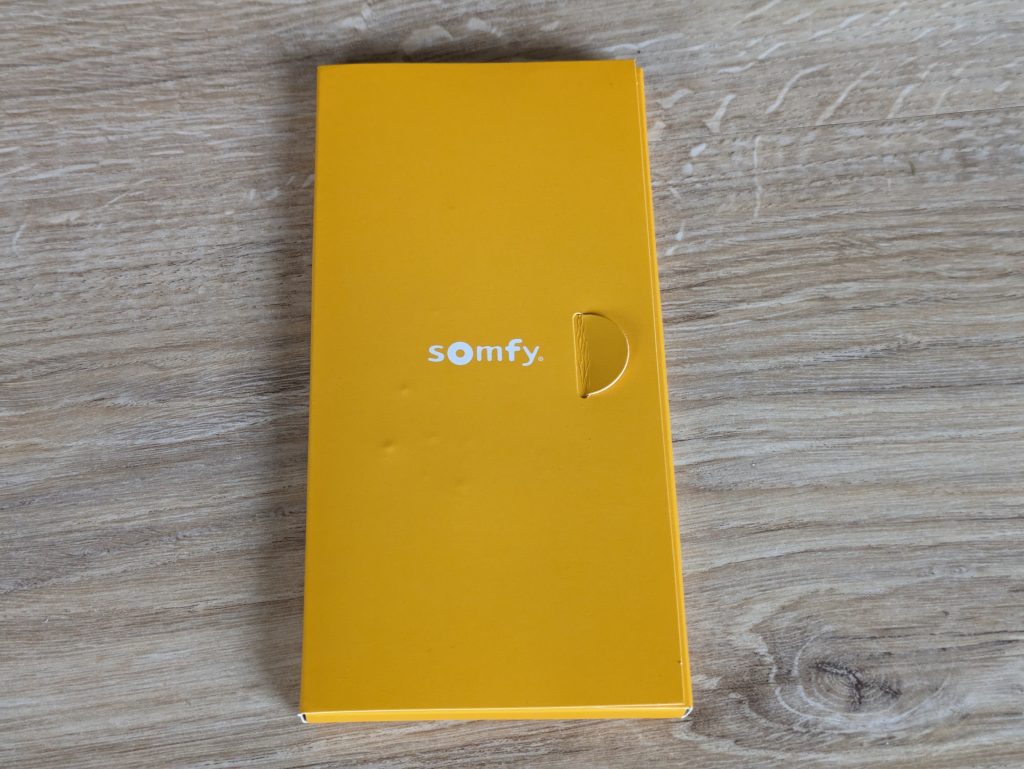 Verpackung der Anleitungen der Somfy 2401563 Überwachungskamera