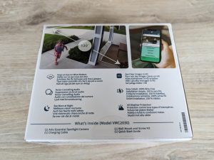 Verpackung der Arlo Essential Spotlight Überwachungskamera von hinten