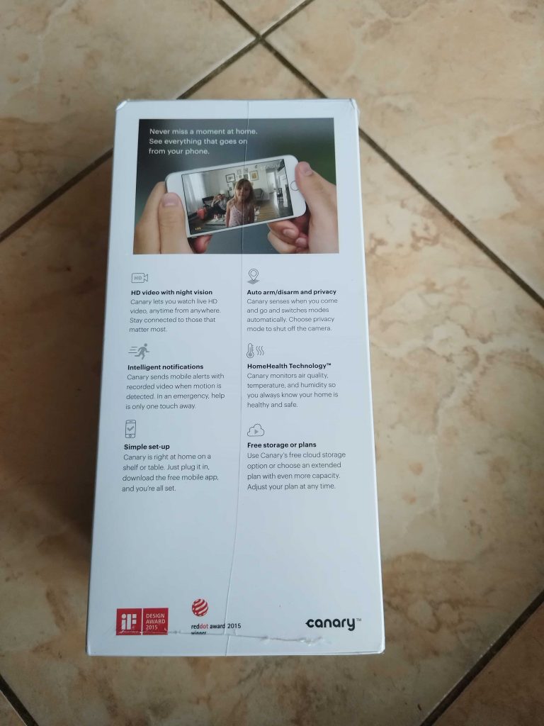 Verpackung der Canary Pro Überwachungskamera von links