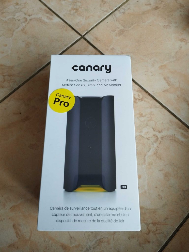 Verpackung der Canary Pro Überwachungskamera von vorne