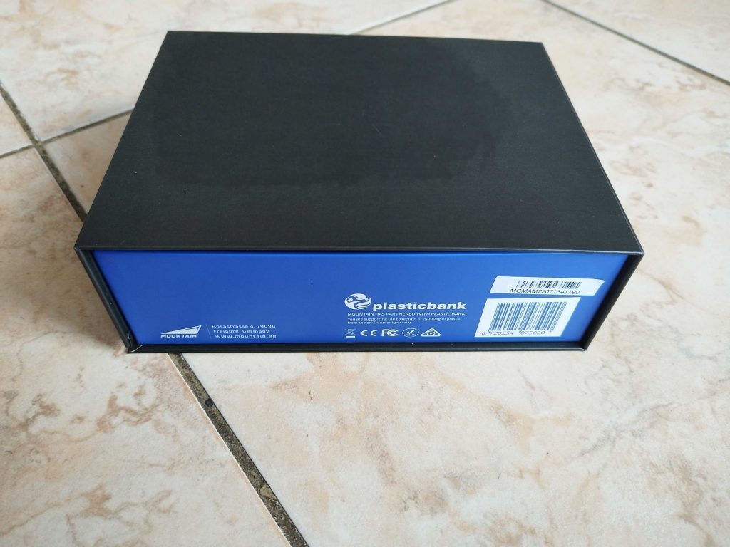 Verpackung der Mountain Makalu 67 Gaming-Maus von der linken Seite