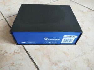 Verpackung der Mountain Makalu 67 Gaming-Maus von der linken Seite