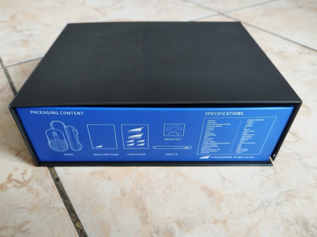 Verpackung der Mountain Makalu 67 Gaming-Maus von der rechten Seite