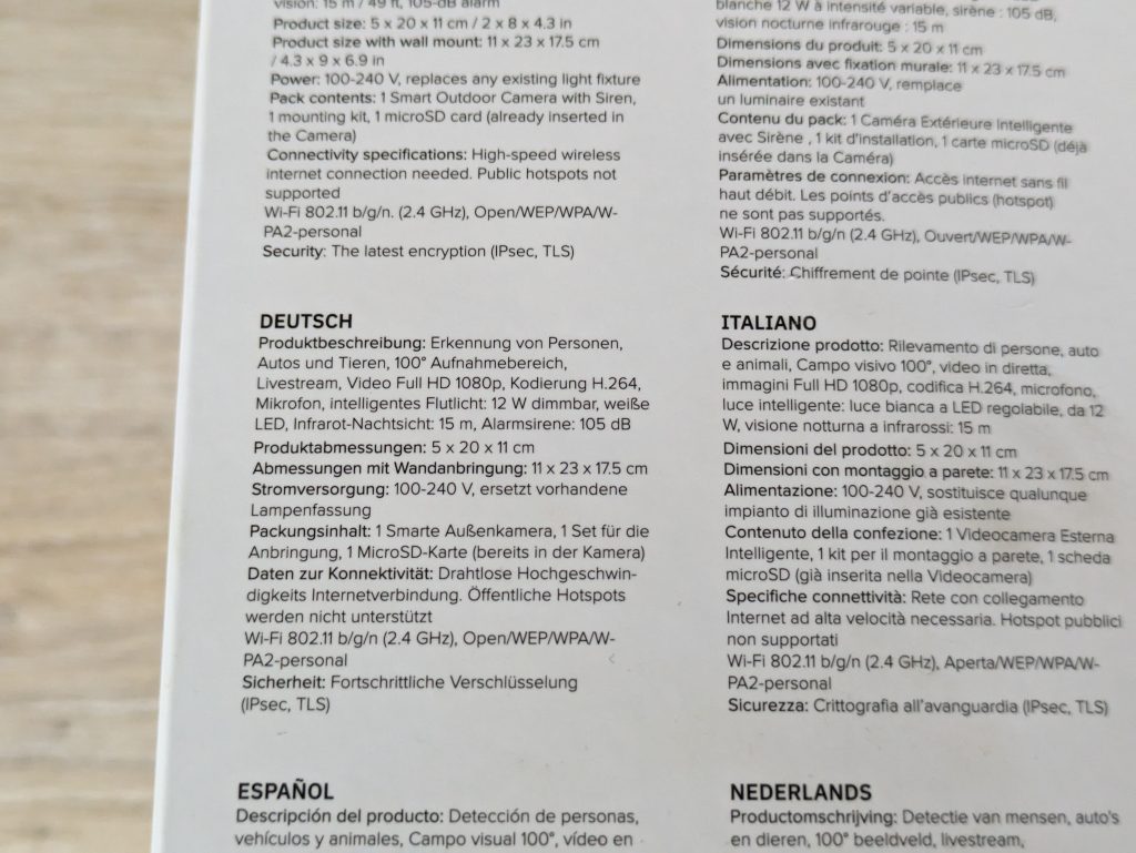 Verpackung der Netatmo Presence Überwachungskamera von hinten in der Nahansicht