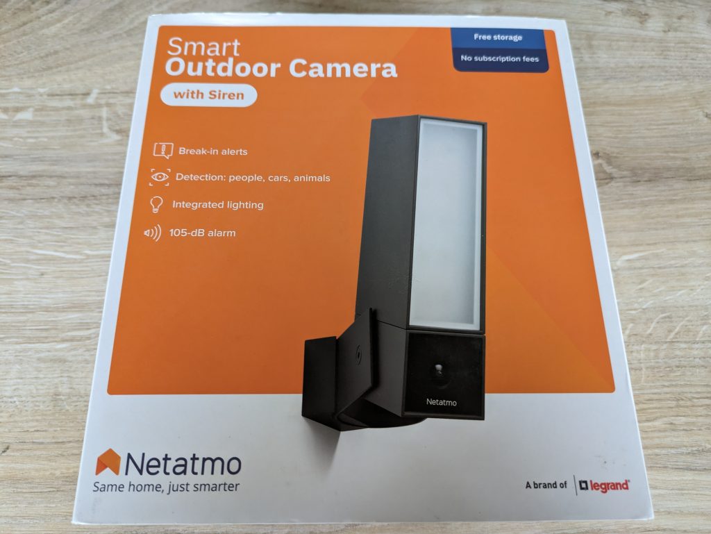 Verpackung der Netatmo Presence Überwachungskamera von vorne