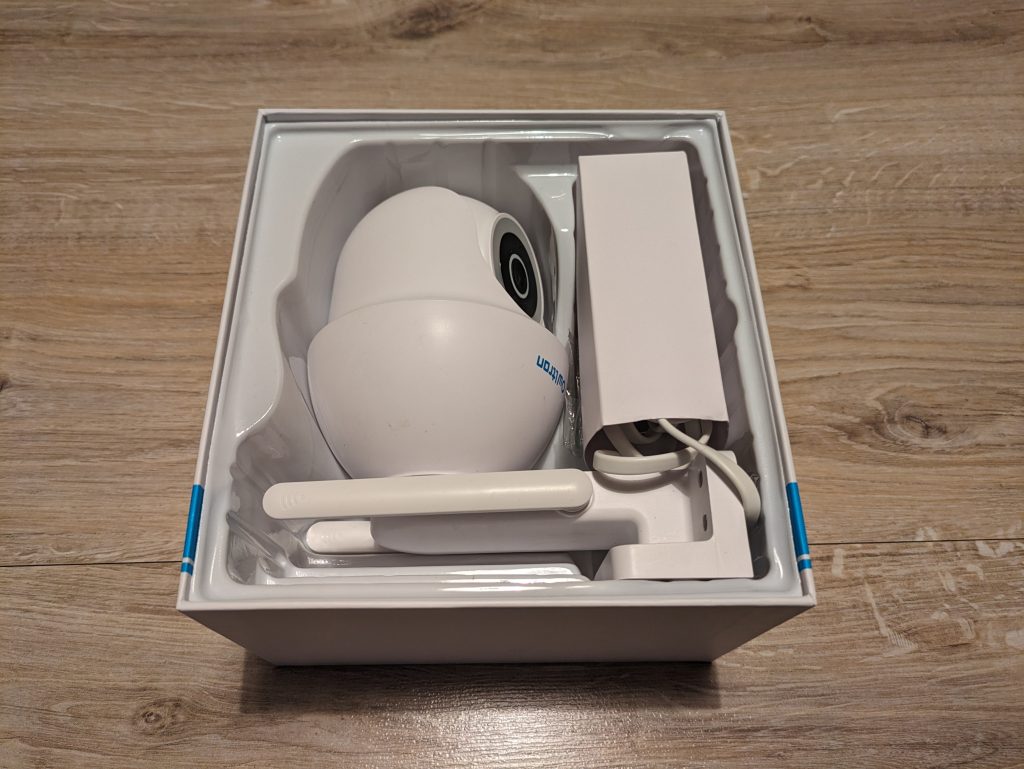 Verpackung der Owltron O1 Überwachungskamera geöffnet zweite Ansicht