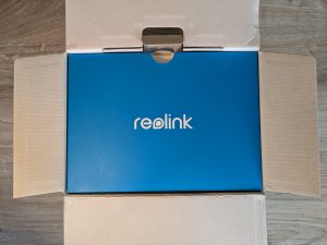 Verpackung der Reolink Argus PT Ultra Überwachungskamera geöffnet erste Ansicht
