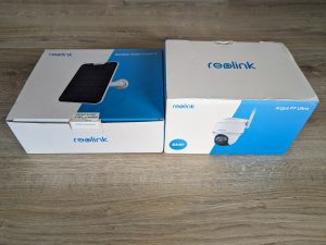 Verpackung der Reolink Argus PT Ultra Überwachungskamera und dem Solarmodul