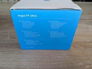 Verpackung der Reolink Argus PT Ultra Überwachungskamera von links