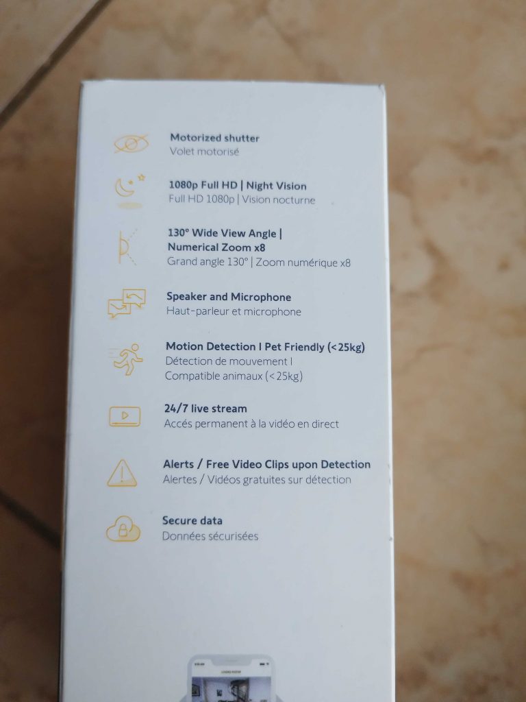 Verpackung der Somfy 1401507 Überwachungskamera von recht in der Nahansicht