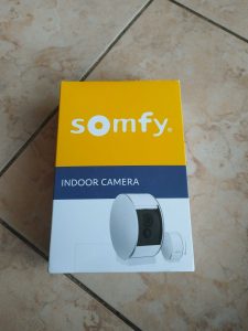 Verpackung der Somfy 1401507 Überwachungskamera von vorne