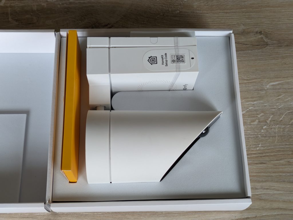 Verpackung der Somfy 2401563 Überwachungskamera geöffnet