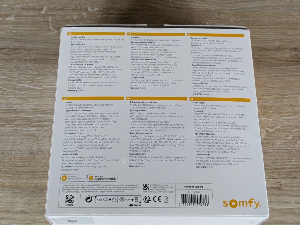 Verpackung der Somfy 2401563 Überwachungskamera von hinten