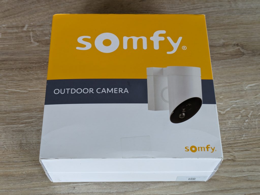 Verpackung der Somfy 2401563 Überwachungskamera von vorne