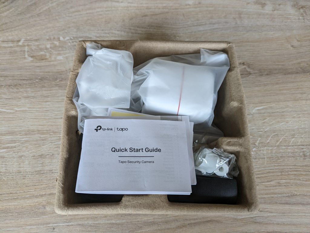Verpackung der TP-Link Tapo C310 Überwachungskamera geöffnet