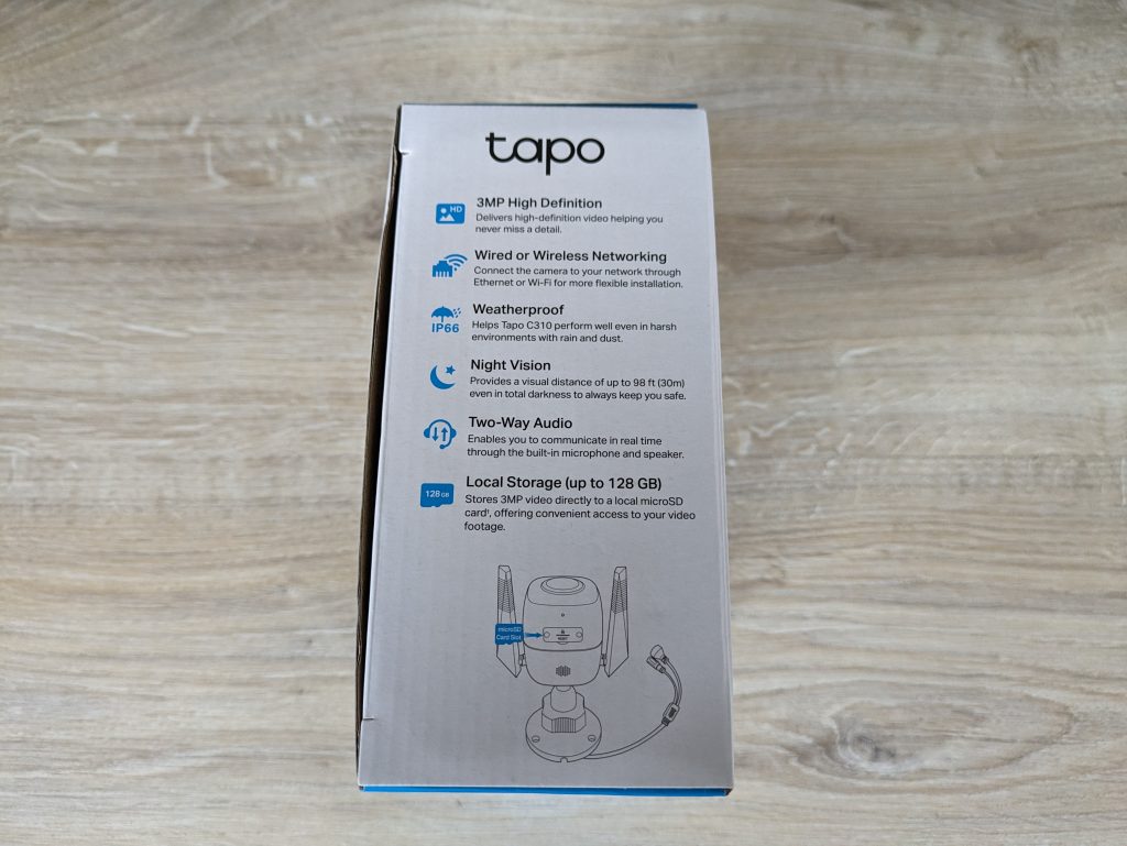 Verpackung der TP-Link Tapo C310 Überwachungskamera von rechts