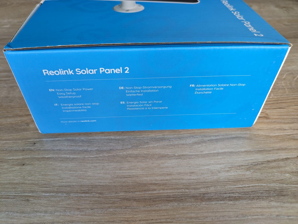 Verpackung des Solarmoduls der Reolink Argus PT Ultra Überwachungskamera von Links