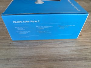 Verpackung des Solarmoduls der Reolink Argus PT Ultra Überwachungskamera von Links