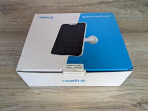 Verpackung des Solarmoduls der Reolink Argus PT Ultra Überwachungskamera von Vorne