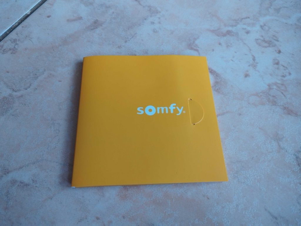 Verpackung für die Anleitungen der Somfy 1401507 Überwachungskamera