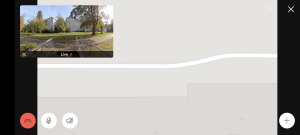 Vogelperspektive der Ring Spotlight Cam Pro Überwachungskamera im Vollbild mit Live-Ansichtfenster