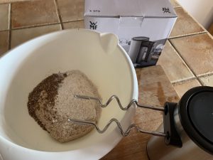 WMF Kult X Edition Handmixer Vorbereitung Brotteig
