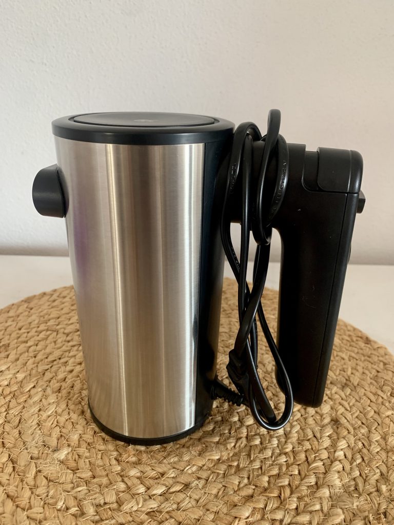 WMF Kult X Edition Handmixer mit aufgewickeltem Kabel