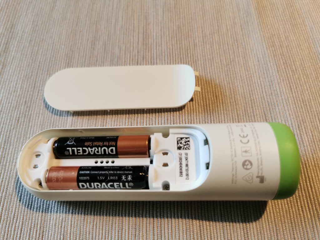 Withings Thermo Schläfenthermometer Batteriefach mit Batterien