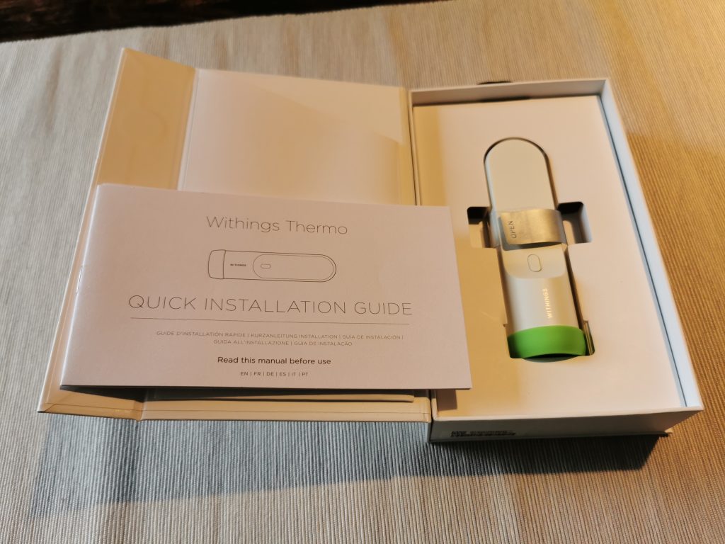 Withings Thermo Schläfenthermometer Verpackung mit Dokumenten