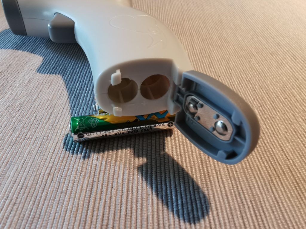 medisana TM A79 Stirnthermometer Batteriefach geöffnet