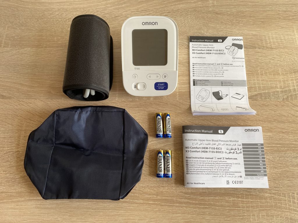 Omron M3 Comfort Oberarm-Blutdruckmessgerät ausgepackt