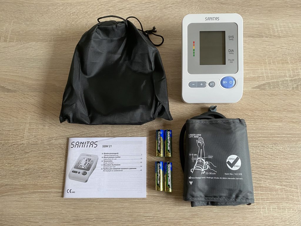Sanitas SBM 21 Oberarm-Blutdruckmessgerät ausgepackt