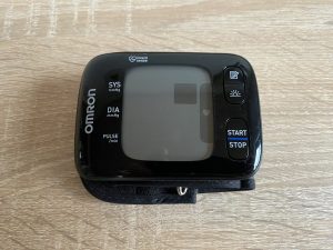 OMRON RS7 Intelli IT Handgelenk-Blutdruckmessgerät Vorderseite