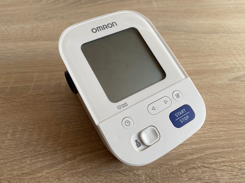 Omron M3 Comfort Oberarm-Blutdruckmessgerät Vorderseite