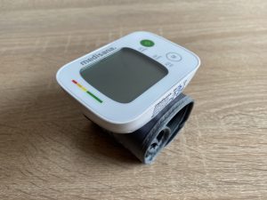 Medisana BW 335 Handgelenk-Blutdruckmessgerät schräge Ansicht