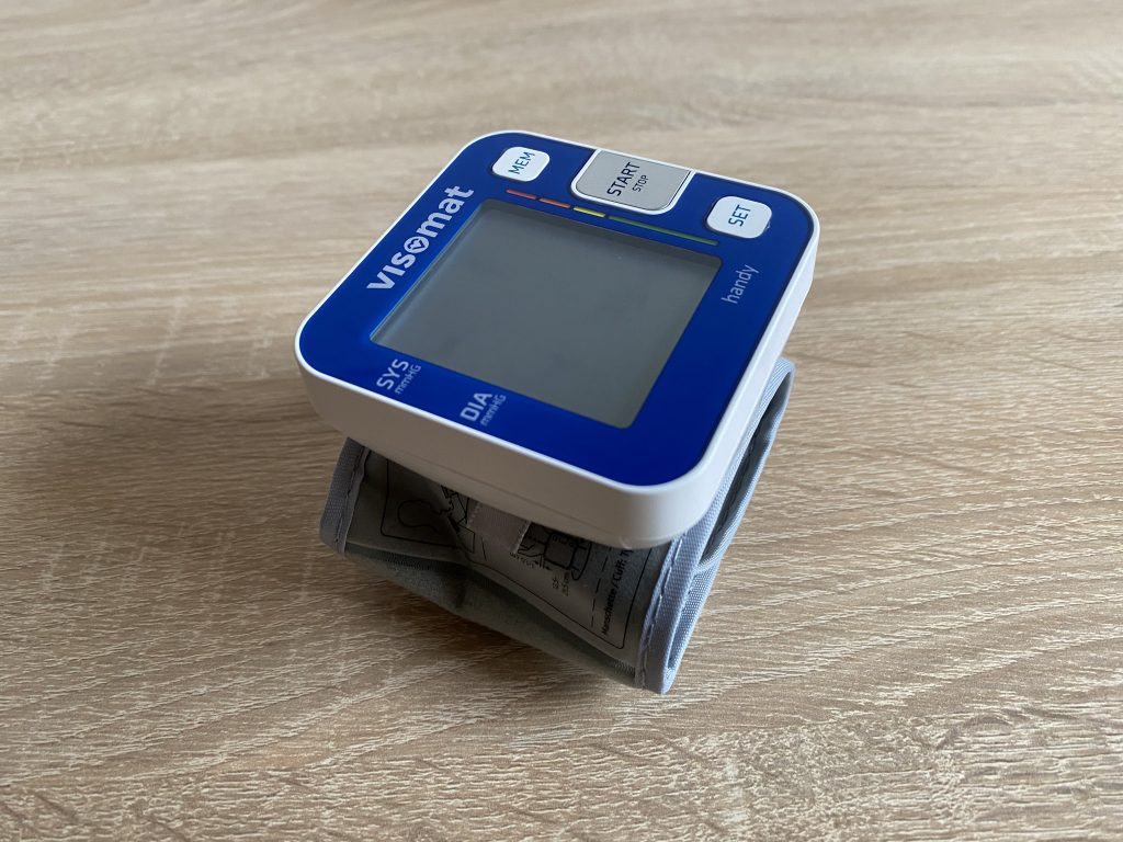 Visomat handy Handgelenk-Blutdruckmessgerät schräge Ansicht
