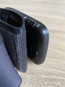 OMRON RS7 Intelli IT Handgelenk-Blutdruckmessgerät Nutzer-Schalter und Bluetooth-Taste