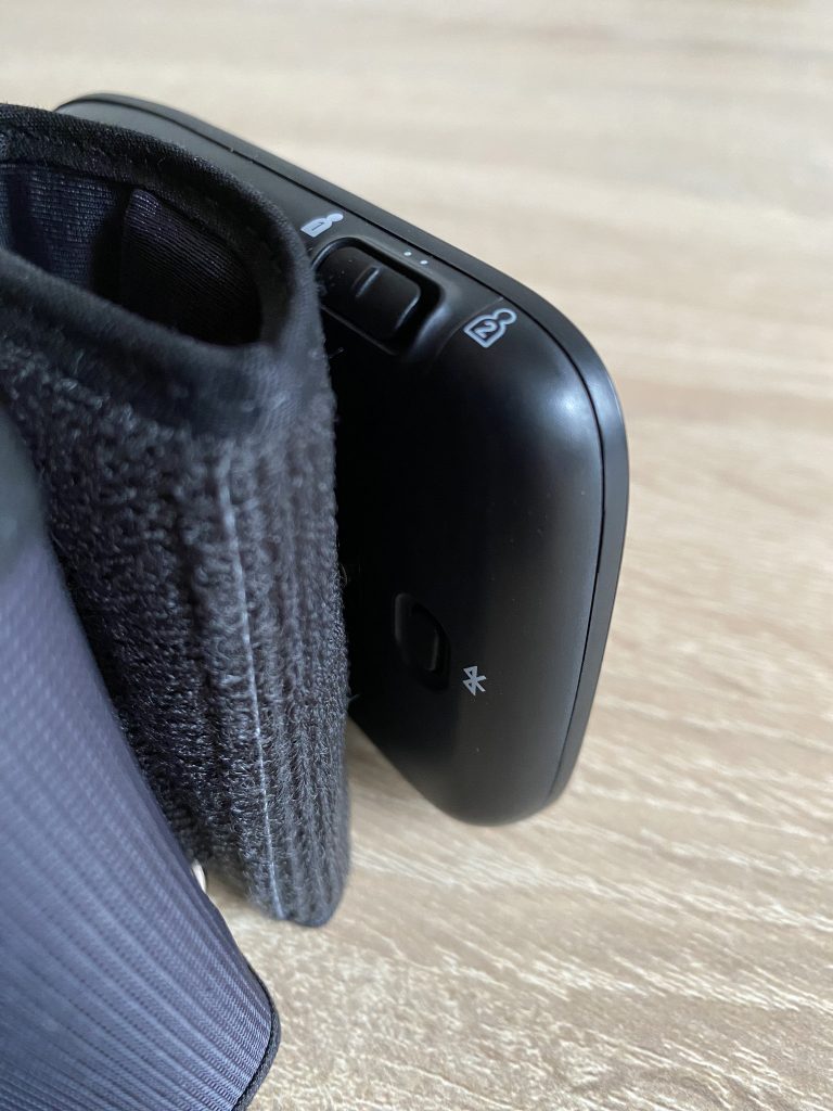 OMRON RS7 Intelli IT Handgelenk-Blutdruckmessgerät Nutzer-Schalter und Bluetooth-Taste