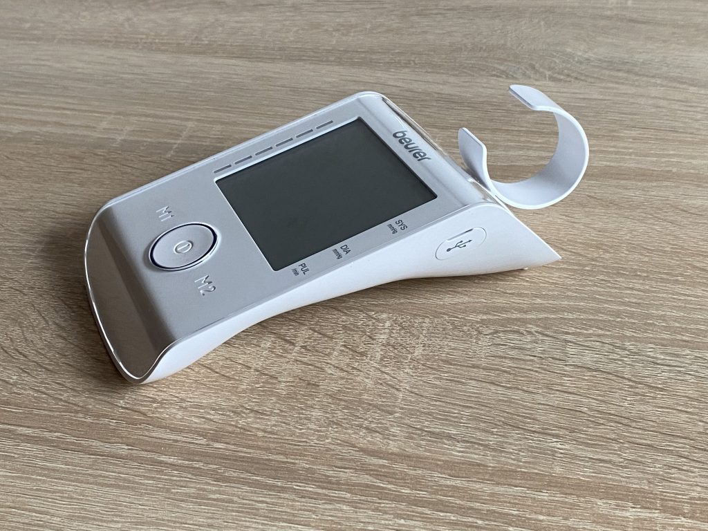 Beurer BM 85 Oberarm-Blutdruckmessgerät rechte Seite mit USB Anschluss