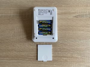 Sanitas SBM 21 Oberarm-Blutdruckmessgerät eingelegte Batterien