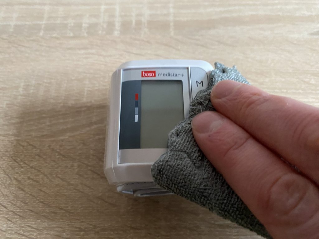 Boso medistar+ Handgelenk Blutdruckmessgerät Reinigung