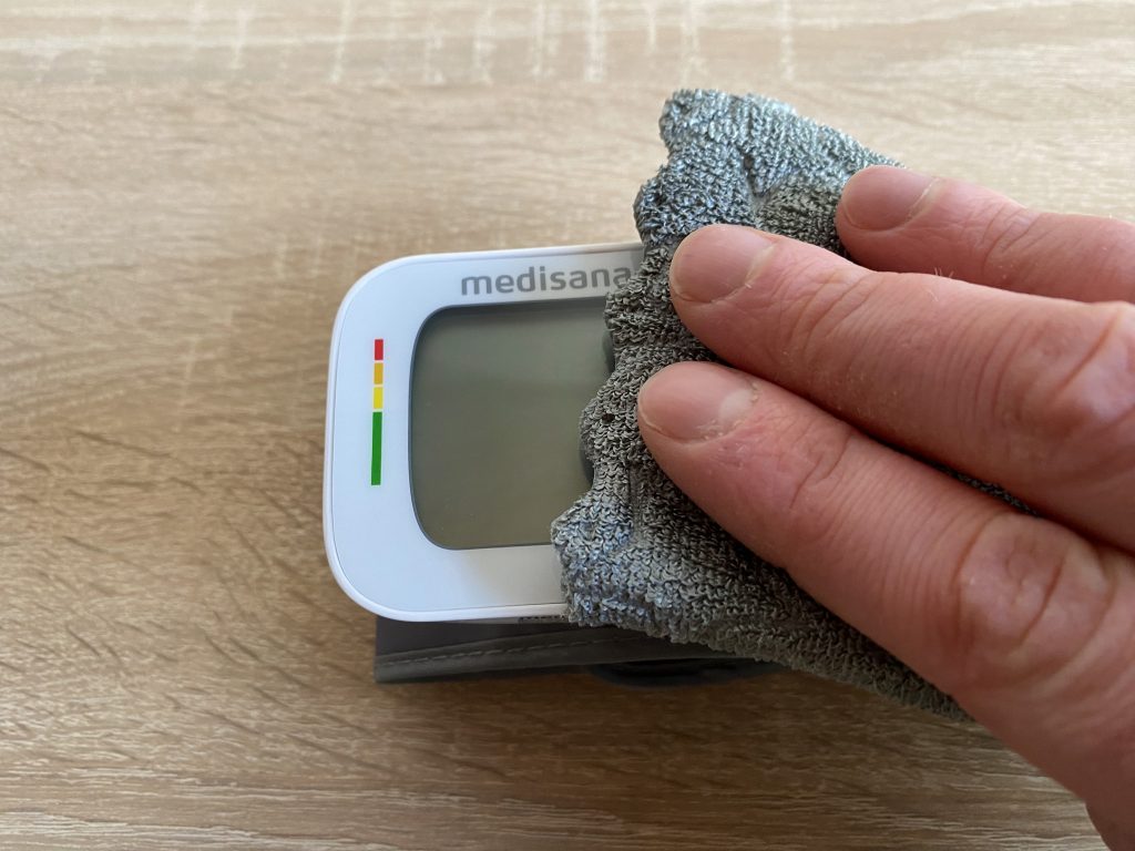 Medisana BW 335 Handgelenk-Blutdruckmessgerät Reinigung