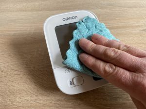 Omron M3 Comfort Oberarm-Blutdruckmessgerät Reinigung Gerät