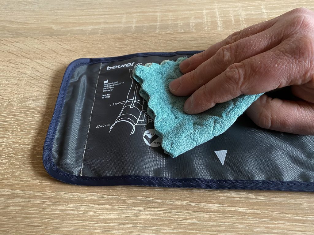Beurer BM 27 Oberarm-Blutdruckmessgerät Reinigung Manschette