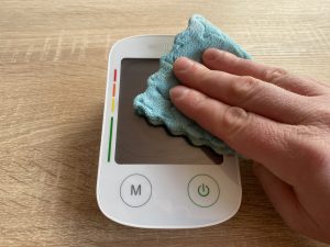 Medisana BU 535 voice Oberarm-Blutdruckmessgerät Reinigung Gerät