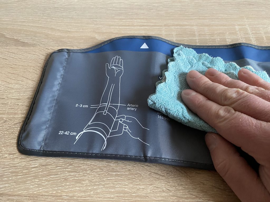 Beurer BM 85 Oberarm-Blutdruckmessgerät Reinigung Manschette