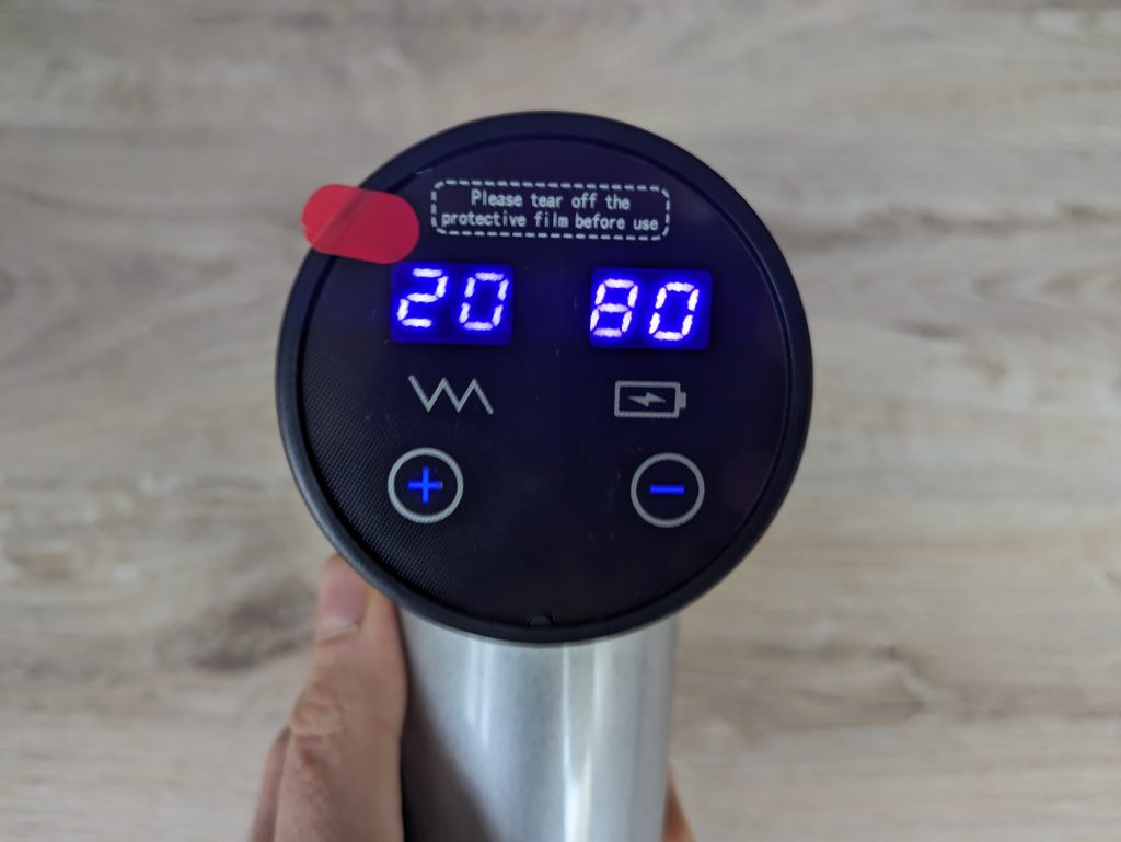 Angeschaltetes Display der Aerlang EM-8 Massagepistole