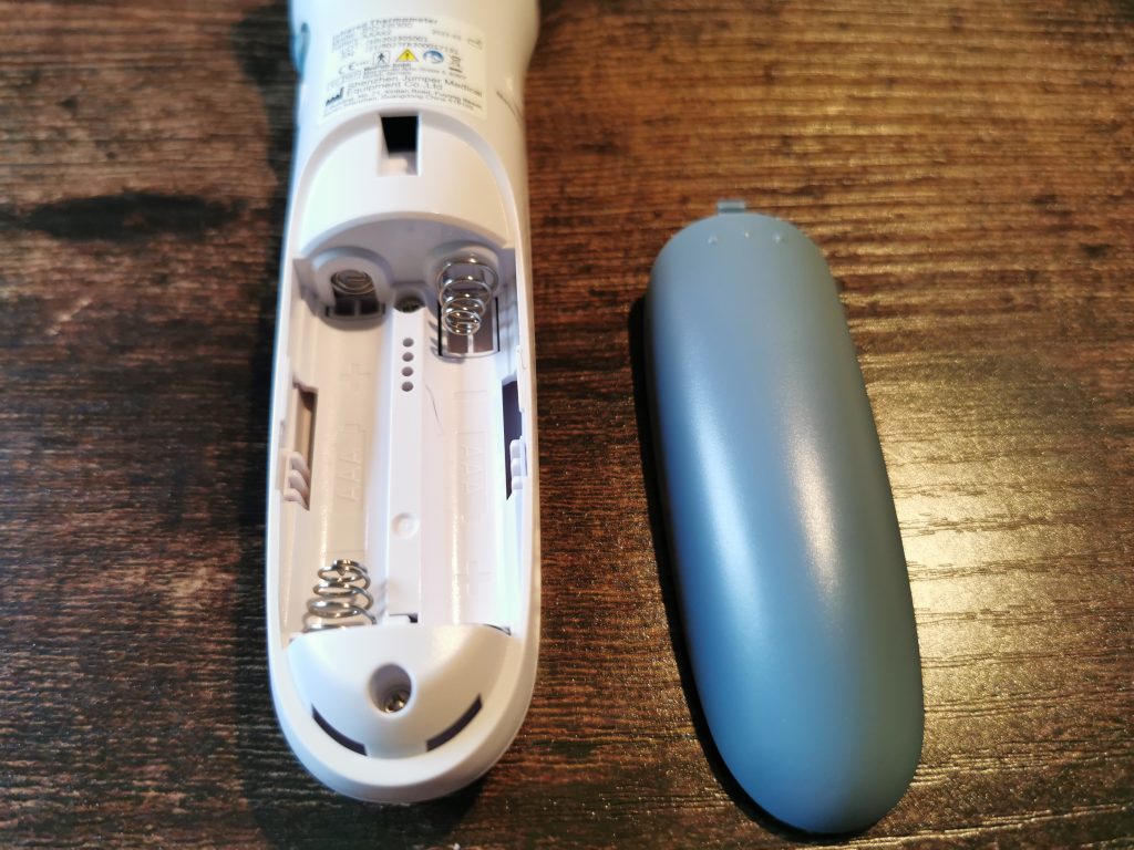 BÉABA Thermospeed Ohrthermometer Batteriefach geöffnet