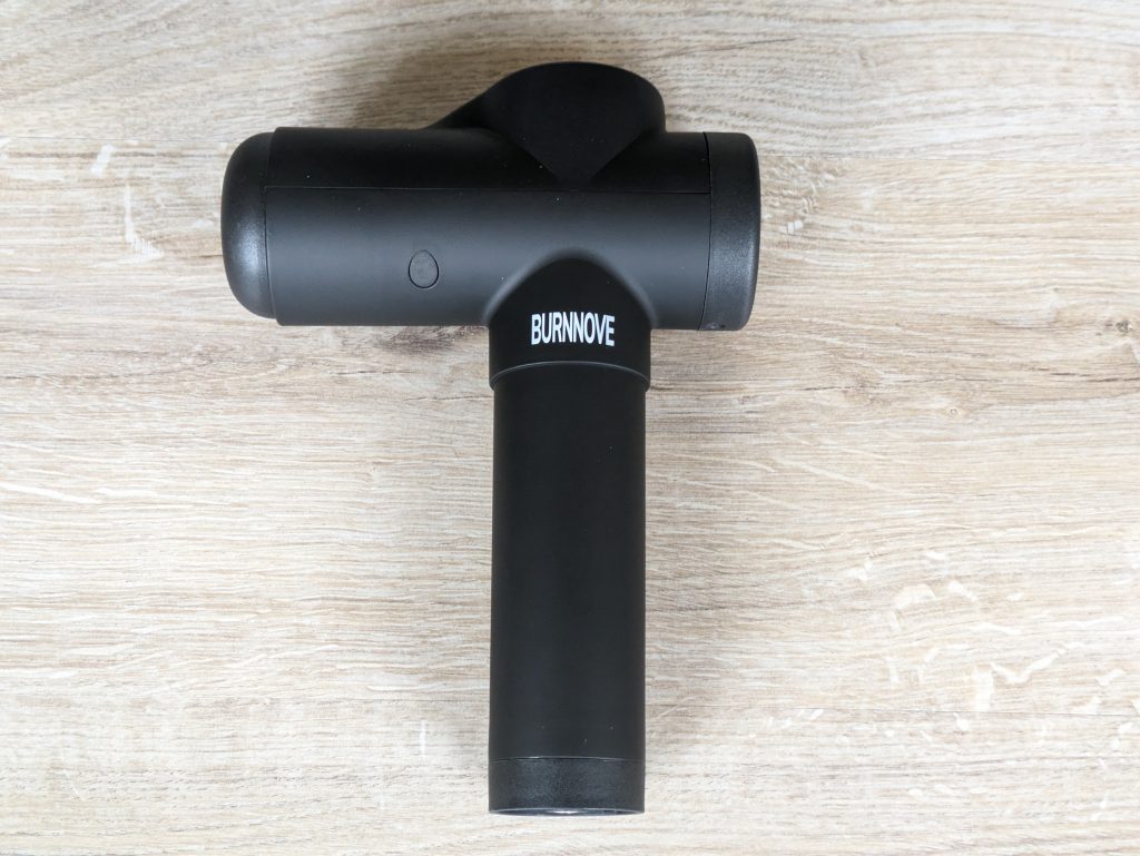 BURNNOVE XH-12V Massagepistole von vorne, nach links ausgerichtet